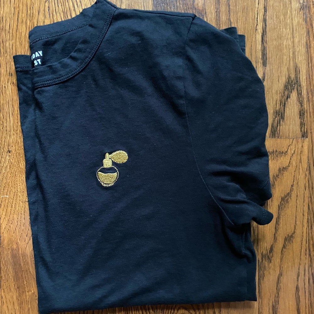 Women's Aritzia Sunday Best Large Black Short Sleeve Tee Embroidered T-Shirt